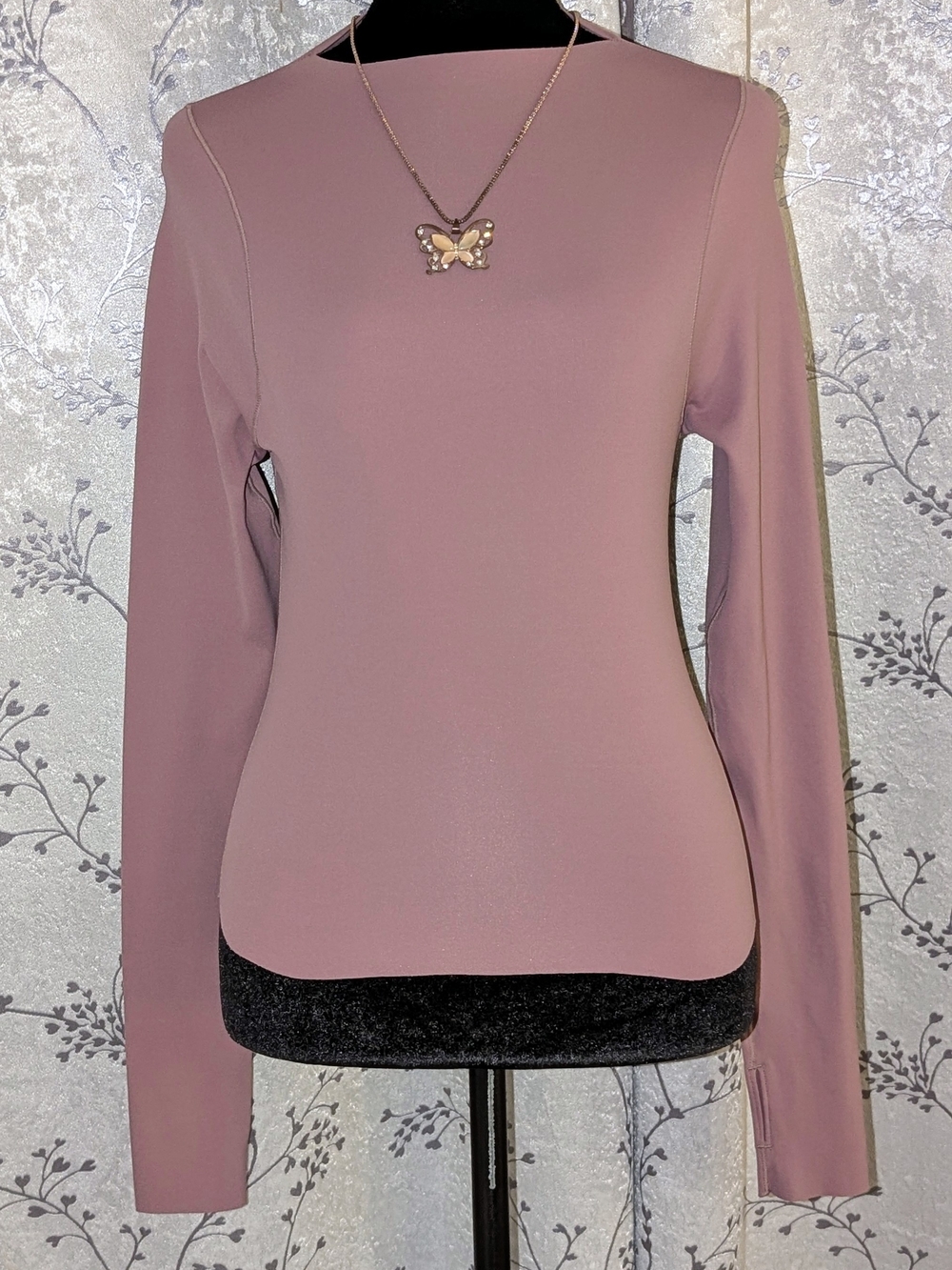 Nike Women’s Long Sleeve Crewneck Top in Mauve Pink